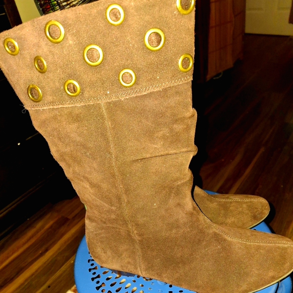 MADISON WOMENS BOOTS! BROWN SUEDE.. VINTAGE BOOTS! GORGEOUS!